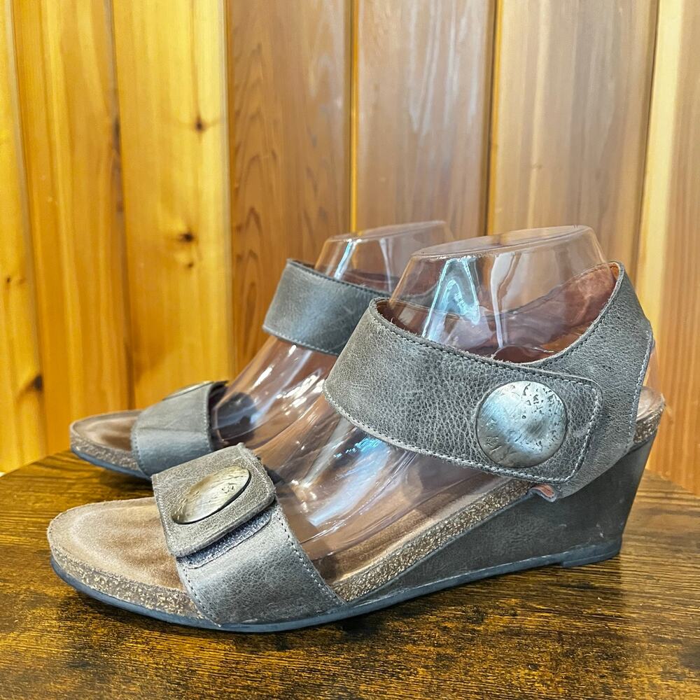 Taos Sandals Carousel Leather Wedge Gray Hook Loop Closure Size 41 (US 10-10.5)‎